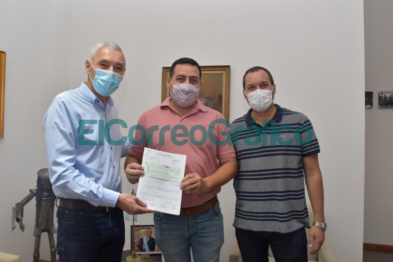 Entrega en Berisso de fondos del Catalogo Cultural 4