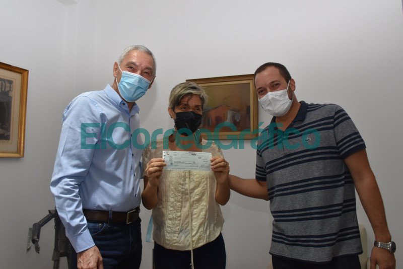 Entrega en Berisso de fondos del Catalogo Cultural 6