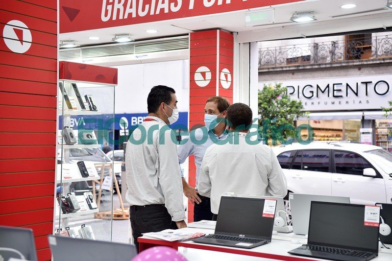 Garro visito la nueva sucursal de ‘Naldo 4