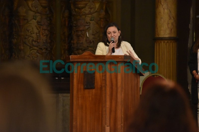 La escritora platense Lorena Pronsky diserto sobre el valor de la palabra 3