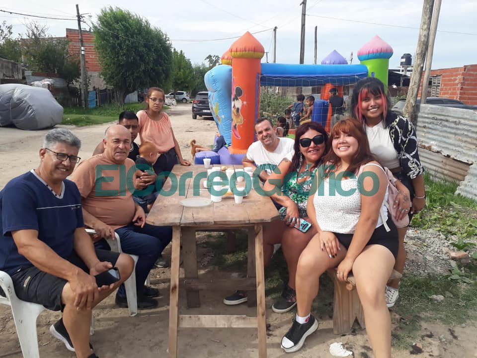 Recorrido de Pablo Swar por distintos barrios de Berisso 05
