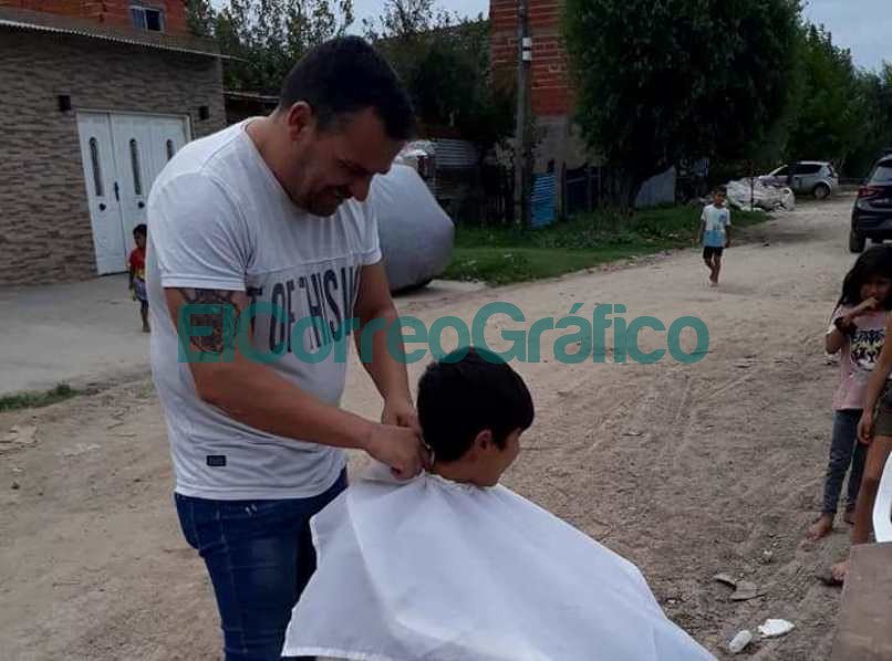 Recorrido de Pablo Swar por distintos barrios de Berisso 06
