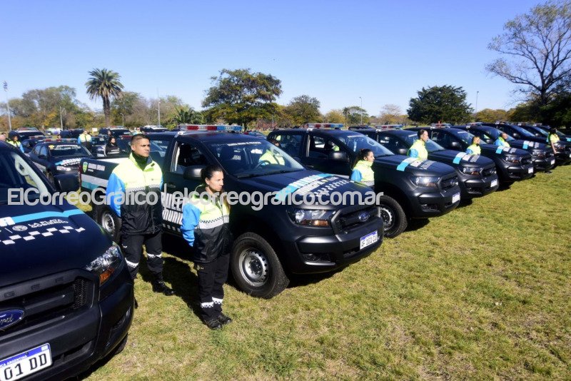 Garro presentó móviles de la Guardia Urbana y reiteró el pedido para manejar la Policía Local Garro presento moviles de la Guardia Urbana y reitero el pedido para manejar la Policia Local 1