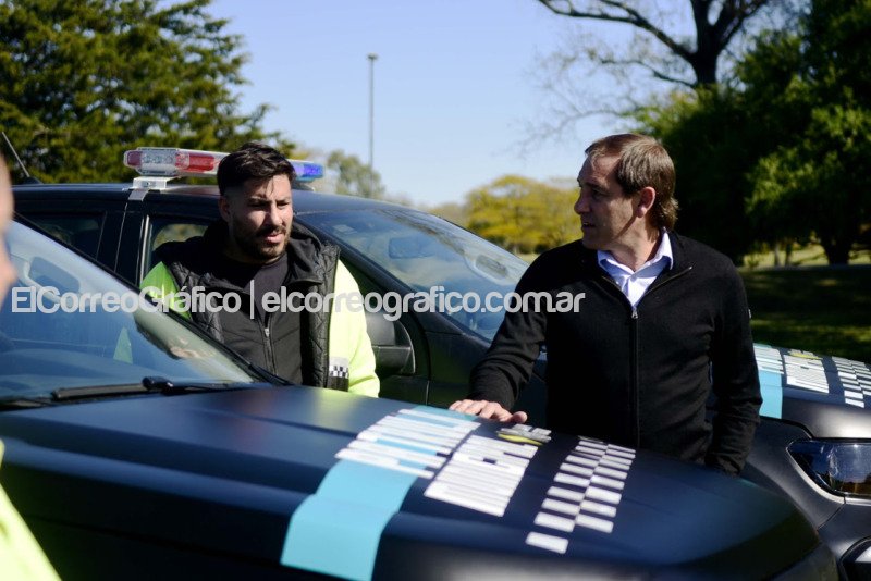 Garro presentó móviles de la Guardia Urbana y reiteró el pedido para manejar la Policía Local Garro presento moviles de la Guardia Urbana y reitero el pedido para manejar la Policia Local 3