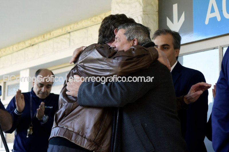 Nombran al aeropuerto de la República de los Niños ‘Héroe platense de Malvinas Juan José Arrarás’ Nombran al aeropuerto de la Republica de los Ninos ‘Heroe platense de Malvinas Juan Jose Arraras 7