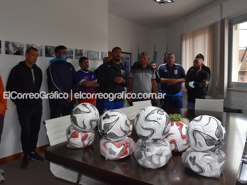 Pelotas de futbol para la Liga Amistad 1