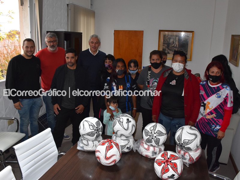 Pelotas de futbol para la Liga Amistad 2