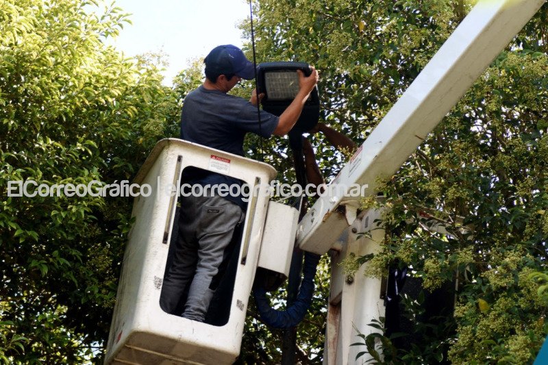 Renovacion de mas de 400 luces LED vandalizadas 1