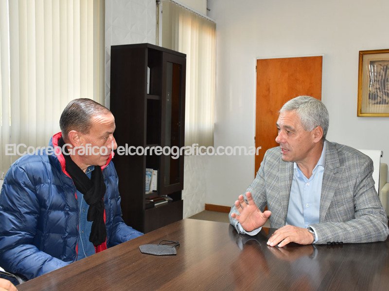 Cagliardi con Arrieta pasearon a Mincarelli por las obras viales de la Avenida del Petróleo Cagliardi con Arrieta pasearon a Mincarelli por las obras viales de la Avenida del Petroleo 4
