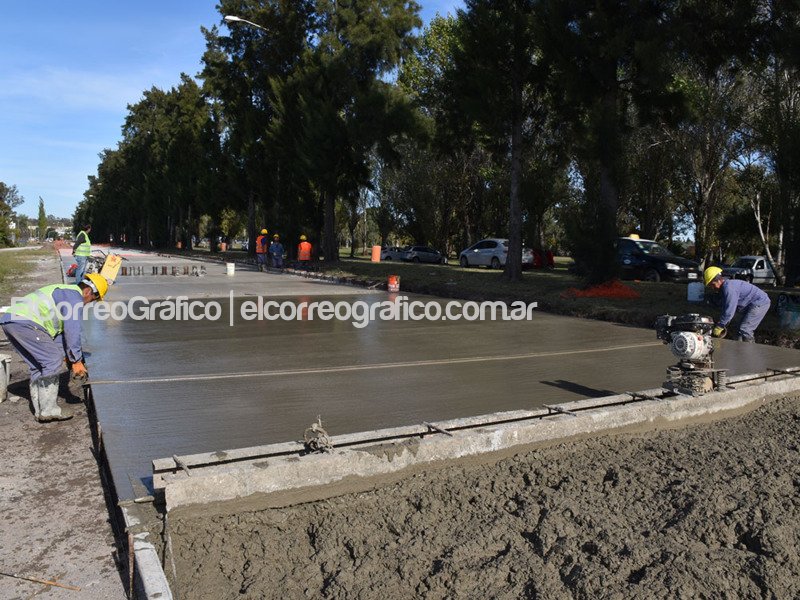 Cagliardi con Arrieta pasearon a Mincarelli por las obras viales de la Avenida del Petróleo Cagliardi con Arrieta pasearon a Mincarelli por las obras viales de la Avenida del Petroleo 5