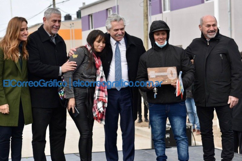 Fernández, Ferraresi y Secco entregaron 224 viviendas en Ensenada Fernandez Ferraresi y Secco entregaron 224 viviendas en Ensenada 01