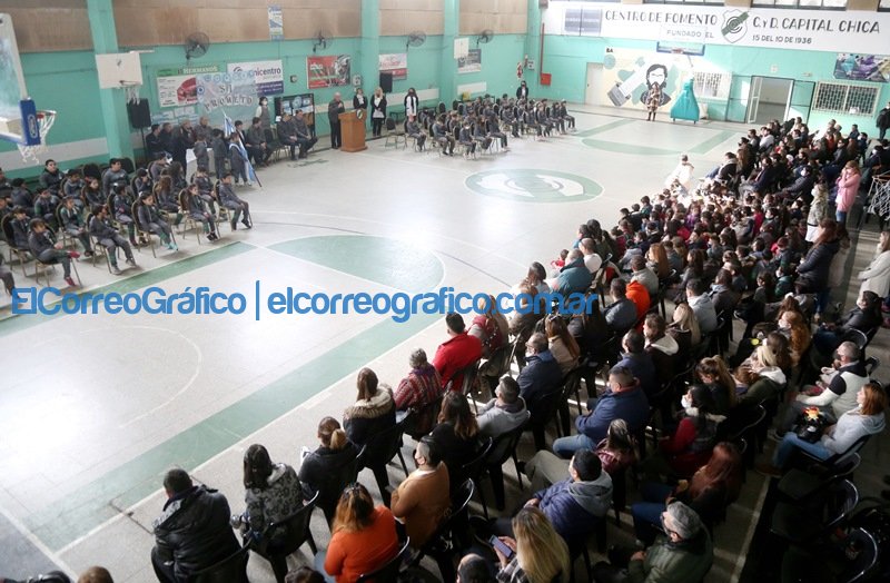 Garro encabezó la Jura a la Bandera junto a alumnos platenses Garro encabezo la Jura a la Bandera junto a alumnos platenses 4