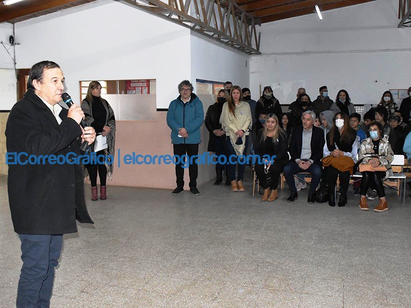 Acto educativo oficialista del Día de la Independencia en la Escuela Secundaria 14 Acto educativo oficialista del Dia de la Independencia en la Escuela Secundaria 14 1