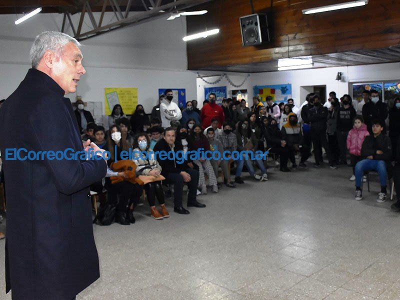 Acto educativo oficialista del Dia de la Independencia en la Escuela Secundaria 14 3