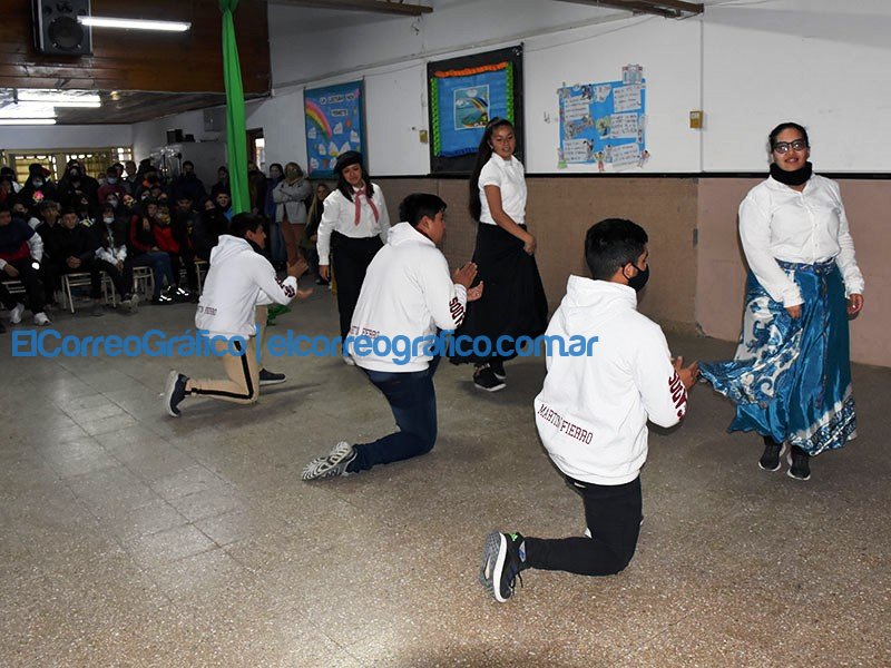 Acto educativo oficialista del Día de la Independencia en la Escuela Secundaria 14 Acto educativo oficialista del Dia de la Independencia en la Escuela Secundaria 14 5