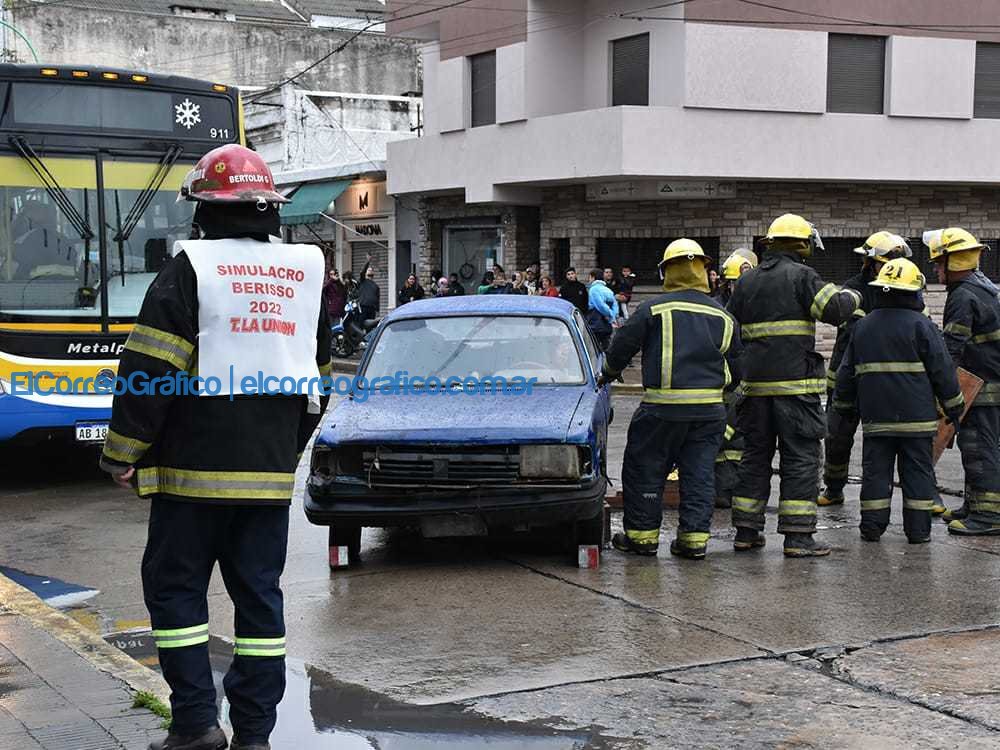 Cagliardi en un simulacro vial de lo que se vive en Berisso Cagliardi en un simulacro vial de lo que se vive en Berisso 5