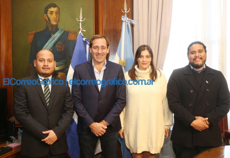 Garro recibio al embajador de El Salvador