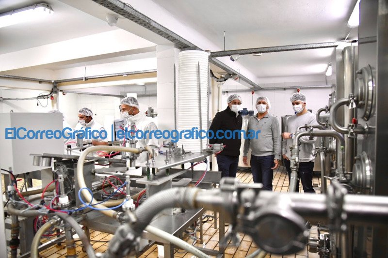 Garro visito una fabrica de helados en San Carlos 1