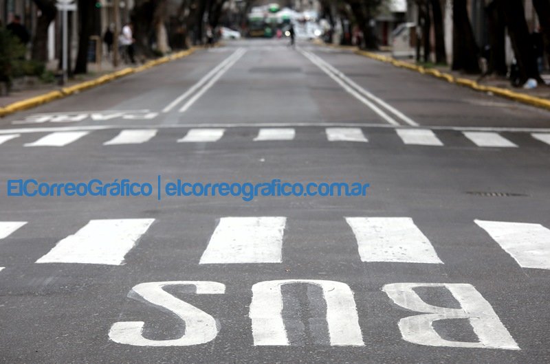 Autorizan el estacionamiento en dos cuadras de calle 54 y establecen zonas de carga y descarga Autorizan el estacionamiento en dos cuadras de calle 54 y establecen zonas de carga y descarga