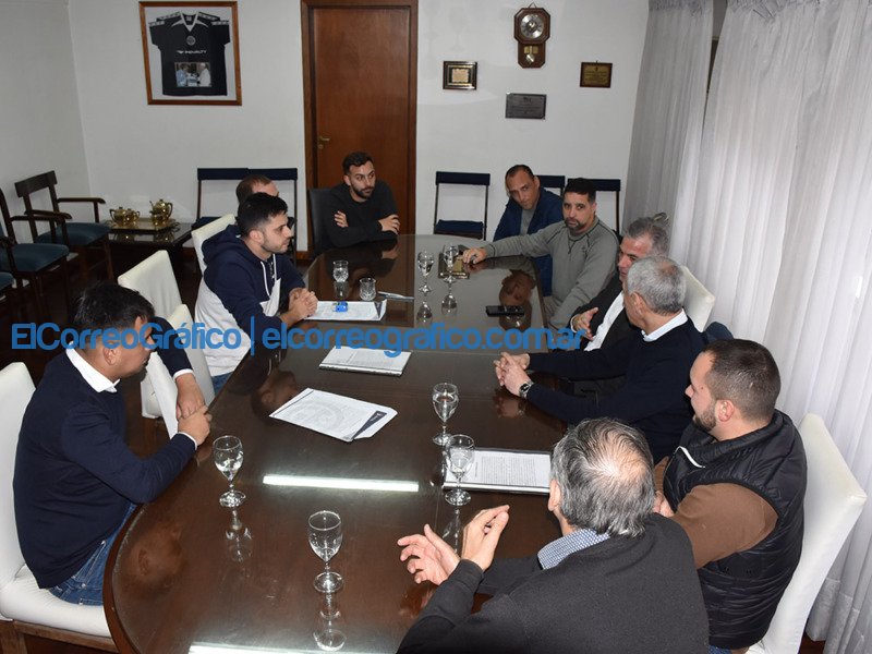Cagliardi cedio el Gimnasio Municipal para que lo regentee Gimnasia y Esgrima La PLata 1