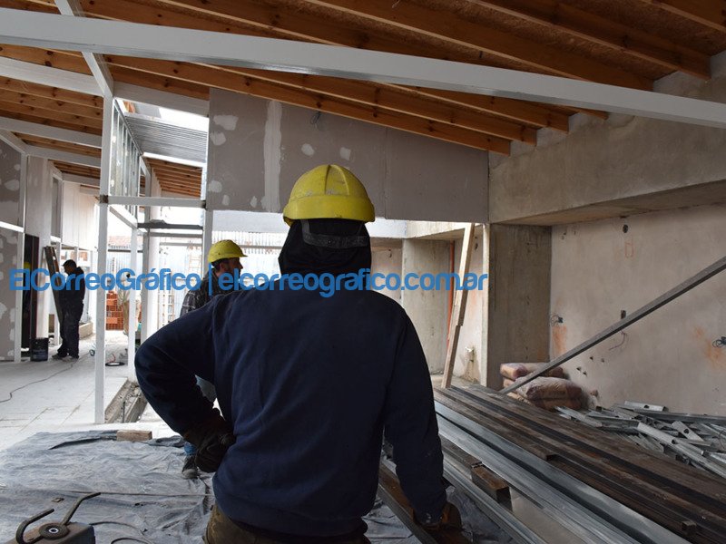 Cagliardi paseo por la obras del Centro de Desarrollo Infantil 1
