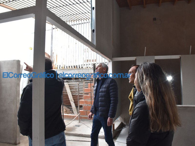 Cagliardi paseo por la obras del Centro de Desarrollo Infantil 2