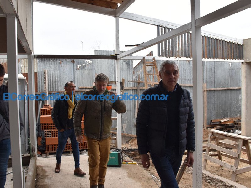 Cagliardi paseo por la obras del Centro de Desarrollo Infantil 3