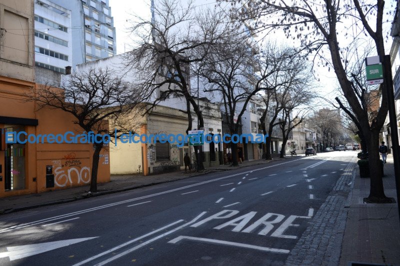 Con presencia de inspectores y tareas de concientizacion comenzo a funcionar el carril exclusivo en calle 54 1