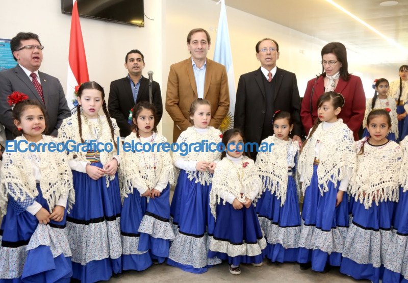 Garro participo de la asuncion del nuevo Consul de Paraguay 1