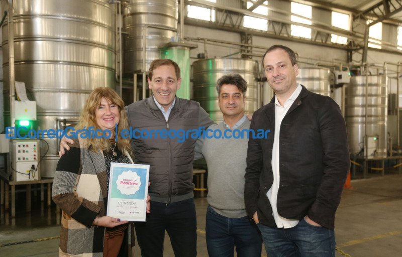 Garro reconoció a una histórica empresa local que emplea a personas con hipoacusia Garro reconocio a una historica empresa local que emplea a personas con hipoacusia 1