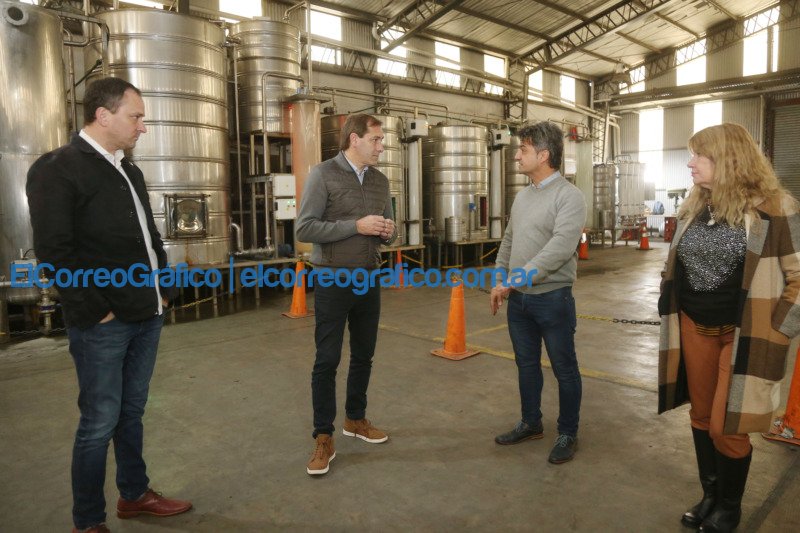 Garro reconocio a una historica empresa local que emplea a personas con hipoacusia 2
