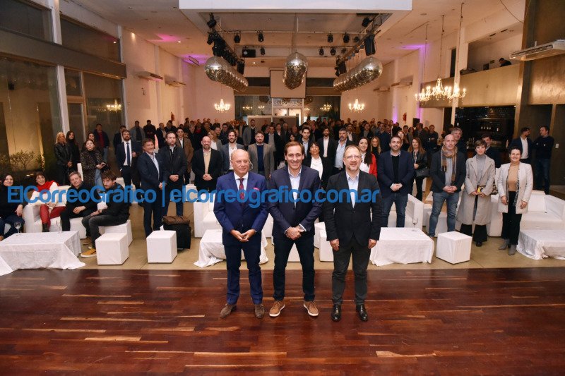 Garro y Perechodnik encabezaron el “1° Encuentro Empresarial para la Inversión y el Desarrollo Productivo Platense” Garro y Perechodnik encabezaron el 1° Encuentro Empresarial para la Inversion y el Desarrollo Productivo Platense 1