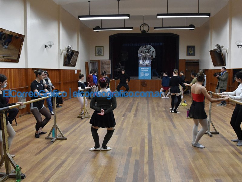 Inaki Urlezaga ofrecio una clase magistral de danzas en Berisso 2