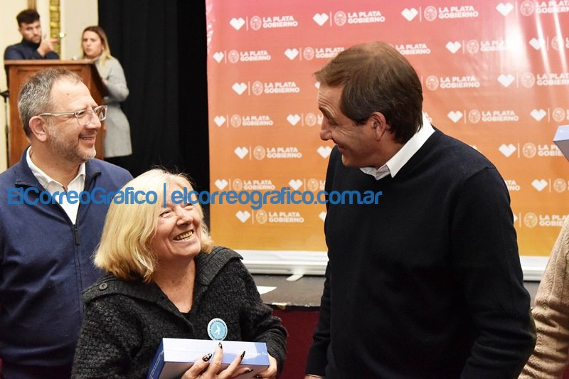 La Plata entrego 150 tablets a adultos mayores 3
