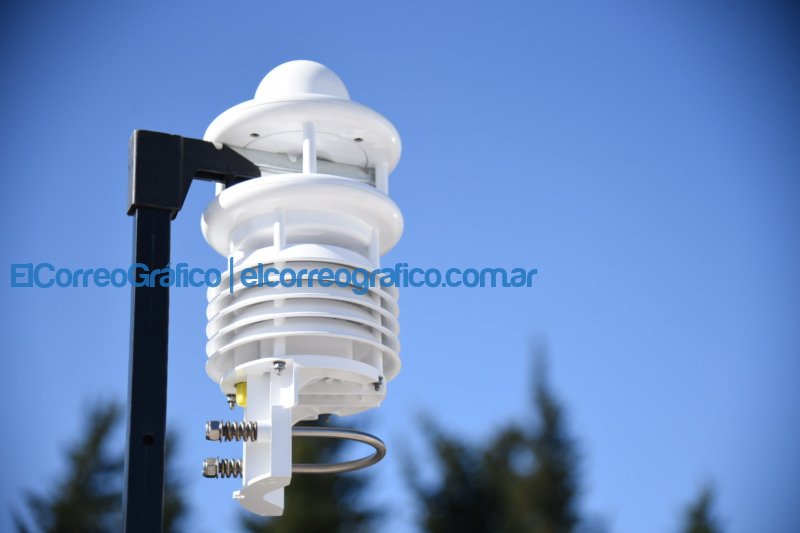 Nuevas estaciones hidrometeorologicas en los barrios platenses 2 El mapa de la gestion del riesgo donde estan las estaciones meteorologicas y los sensores de arroyo