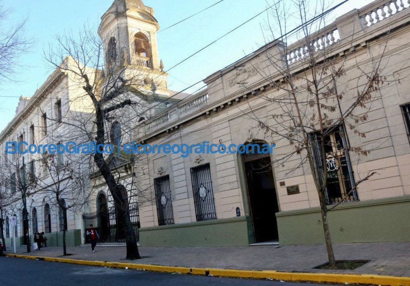 Prohíben estacionar sobre un tramo de calle 4 de La Plata Prohiben estacionar sobre un tramo de calle 4 de La Plata 2
