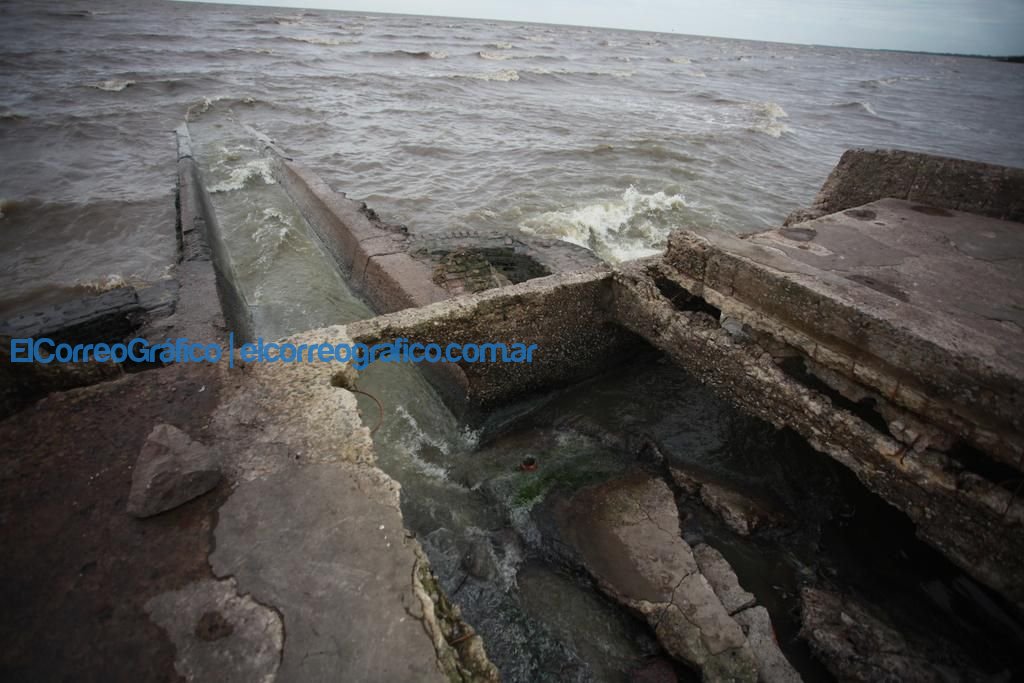 ¿Cómo es la situación del agua en las ciudades? Salida cloacal avenida 66 Berisso