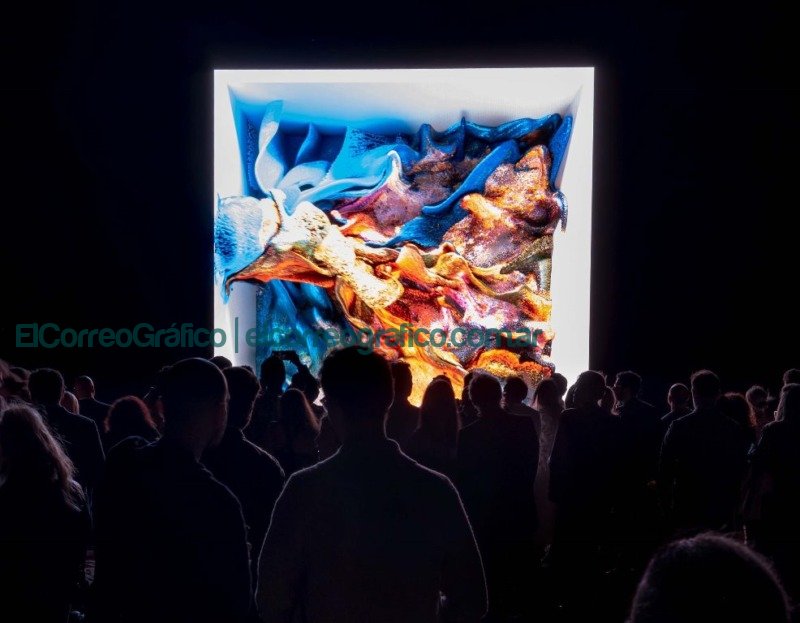 Refik Anadol llega a la Ciudad de Buenos Aires y su obra NFT se exhibirá en el Teatro Colón 1 Obra de Refik Anadol Fotografo_ Oriol Tarridas.