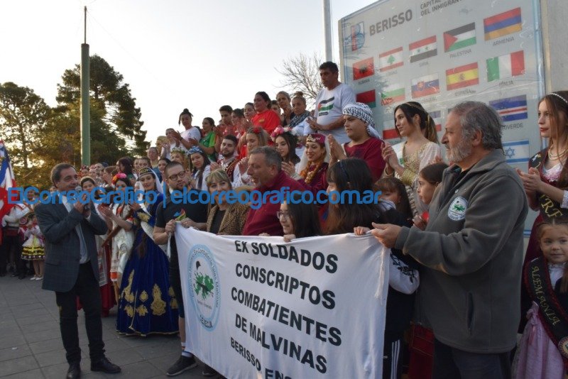 Comenzo la 45° Fiesta Provincial del Inmigrante en Berisso 5