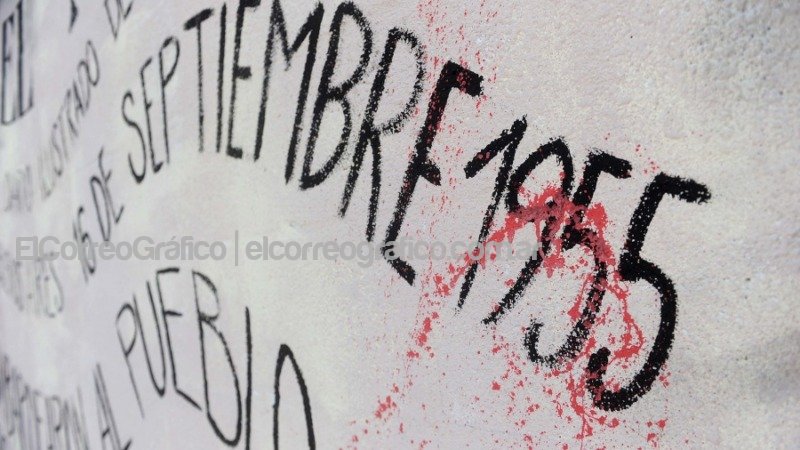 Doce murales denuncian el horror del bombardeo de 1955 sobre Ensenada Doce murales denuncian el horror del bombardeo de 1955 sobre Ensenada 2