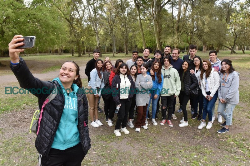 Garro en una mateada con estudiantes Garro en una mateada con estudiantes 1