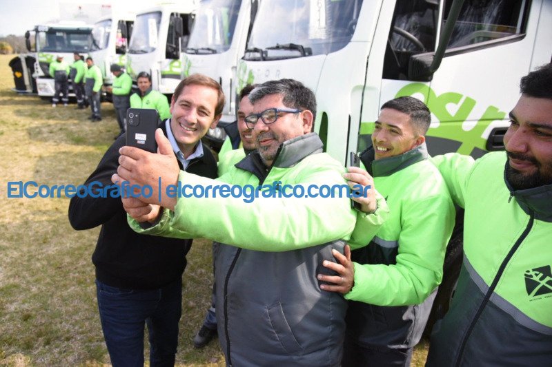 Garro presento una nueva flota de camiones y contenedores para la recoleccion de residuos 2
