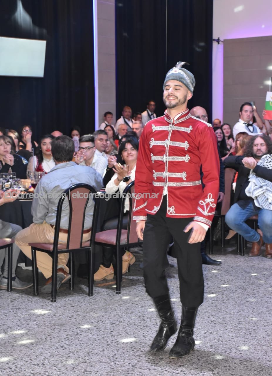 Lituano primer Embajador Cultural de la Fiesta Provincial del Inmigrante Nahuel Llanos Petcoff de la Colectividad Bulgara