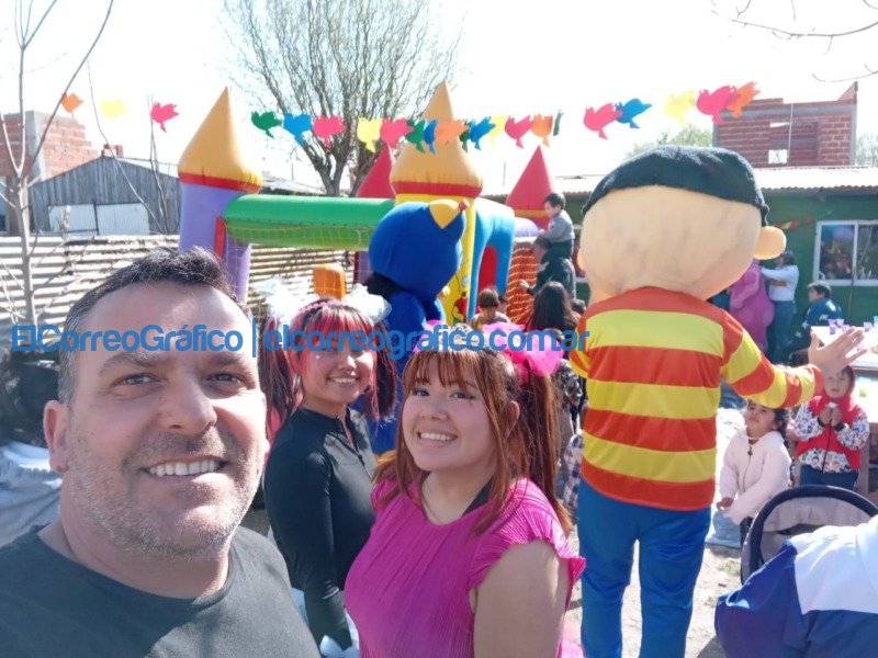 Pablo Swar encabezó agasajos de Juntos Berisso por el Día del Niño Pablo Swar encabezo agasajos de Juntos Berisso por el Dia del Nino 1