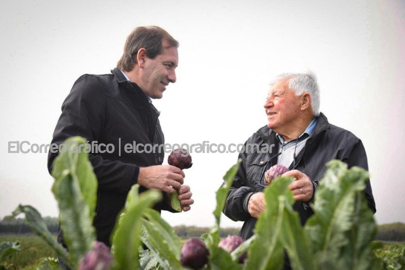 Previo a la Fiesta del Alcaucil Garro visito a productores locales