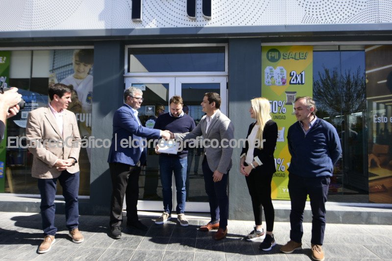Se inauguró la primera estación de servicio con paneles solares de La Plata Se inauguro la primera estacion de servicio con paneles solares de La Plata 1