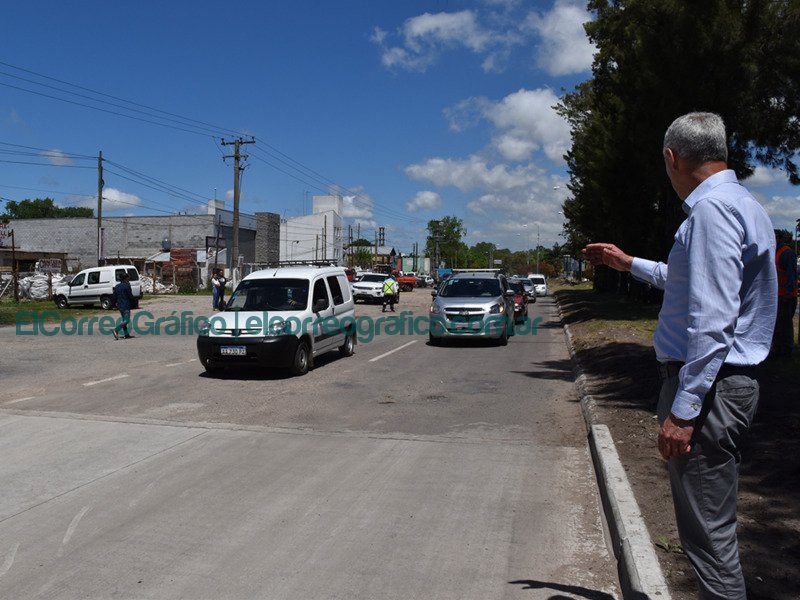 Cagliradi en modo agente de transito abrio un kilometro de la Avenida del Petroleo 1