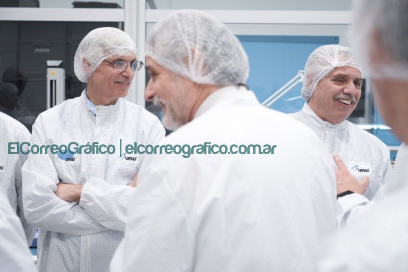 La Facultad de Ingeniería de la UNLP participará del desarrollo del Tronador II El decano de Ingenieria Marcos Actis junto al presidente de la Nacion Alberto Fernandez