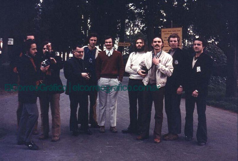 Un viaje de estudios en barco los hermanó hace 50 años, recorrieron Europa y ahora se reencontrarán en Ingeniería El grupo de la Facultad de Ingenieria en la localidad italiana de Castel Gandolfo en Roma