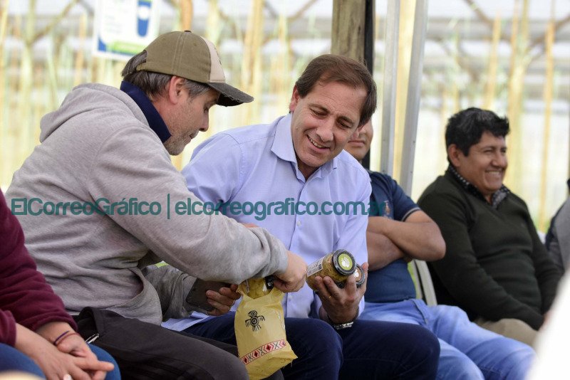 Garro con productores locales: “Hoy el Estado acompaña al sector y lo que sale de tierras platenses” Garro con productores locales 1